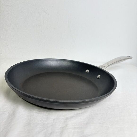 Le Creuset Other - LE CREUSET  Toughened Nonstick PRO 11" Fry Pan 28 CM Gray